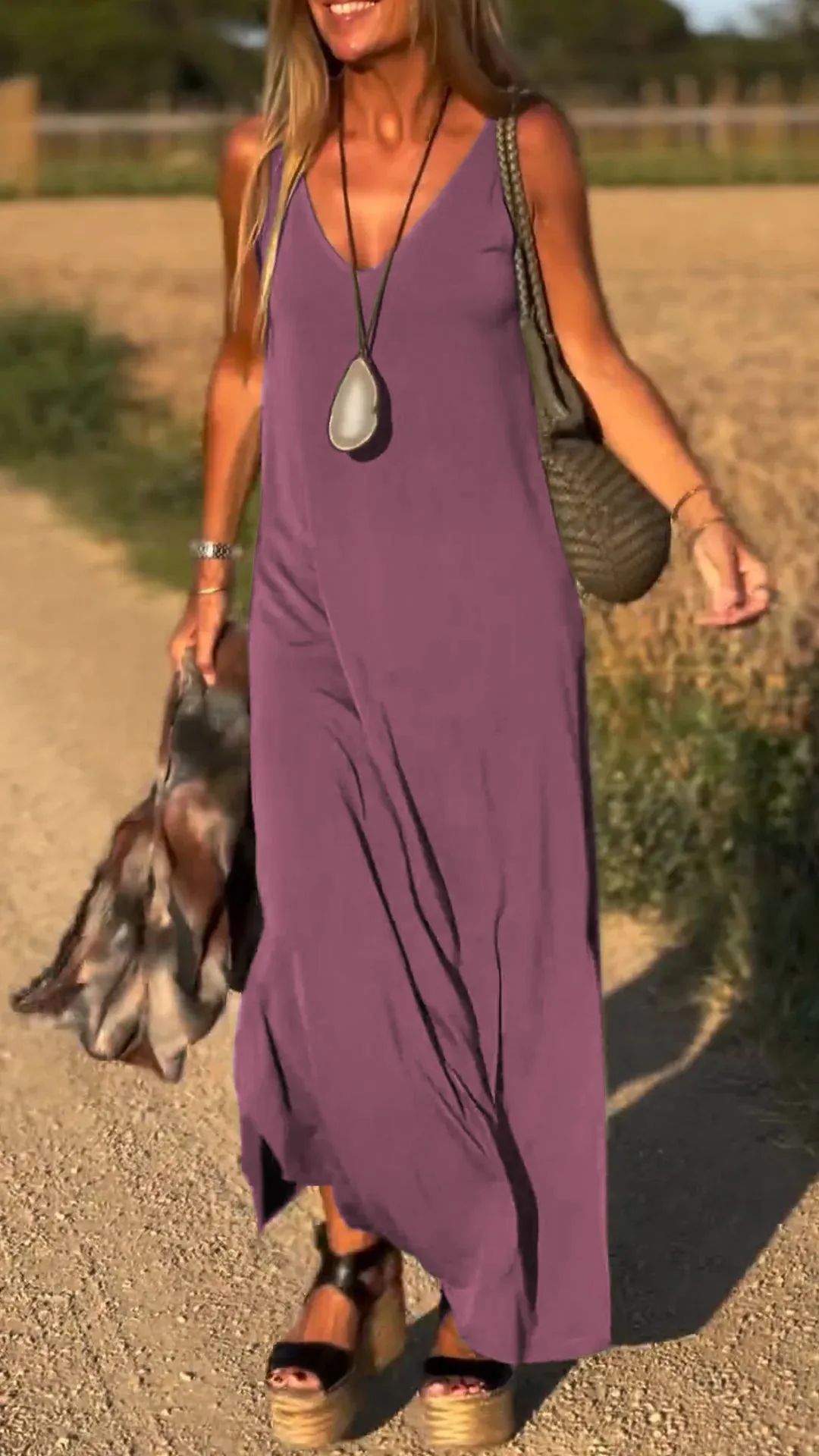 Robes à bretelles et col en V tendance et sexy pour femmes