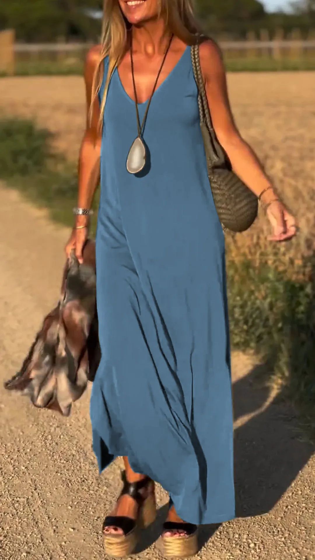 Robes à bretelles et col en V tendance et sexy pour femmes