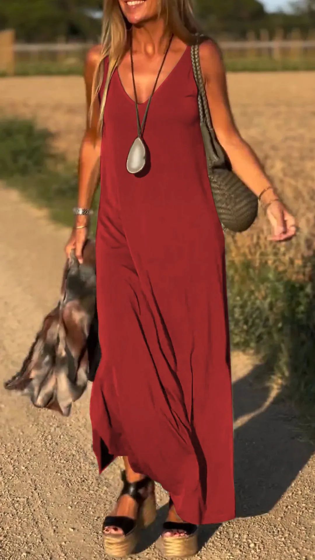 Robes à bretelles et col en V tendance et sexy pour femmes